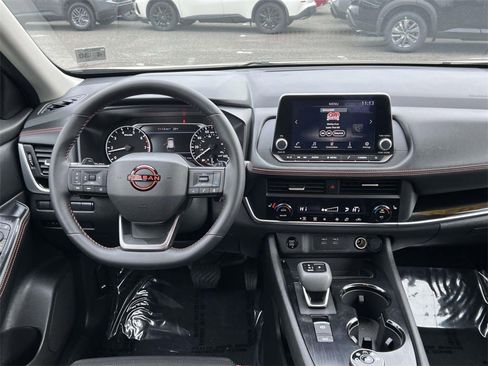 Certified 2025 Nissan Rogue SV image 32