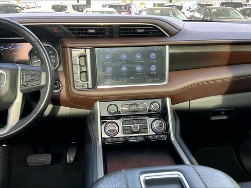 Used 2021 GMC Yukon XL Denali w/ Denali Ultimate Package image 8