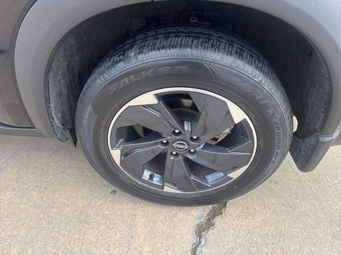 Used 2024 Nissan Rogue SV FWD image 8