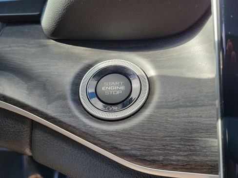 Used 2023 Jeep Grand Cherokee Limited w/ Luxury Tech Group II image 16