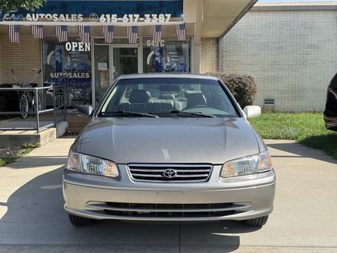 Used 2001 Toyota Camry XLE FWD image 2