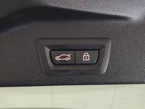 Used 2022 BMW X5 xDrive40i w/ M Sport Package image 11