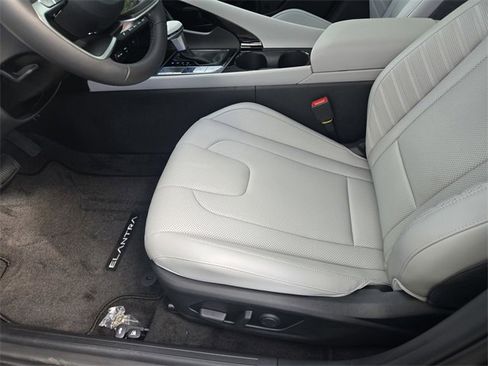 New 2025 Hyundai Elantra Limited image 18