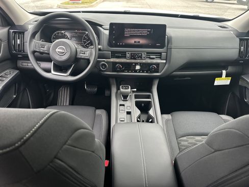 New 2026 Nissan Pathfinder S image 14