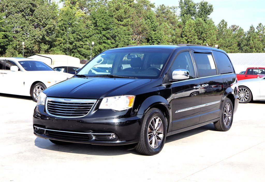 Used 2016 Chrysler Town & Country Touring FWD image 3