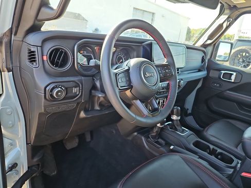 Used 2024 Jeep Wrangler Unlimited Rubicon AWD/4WD image 17