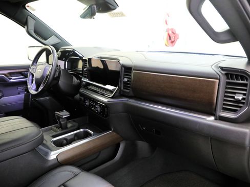 Certified 2024 Chevrolet Silverado 1500 High Country w/ Technology Package image 13