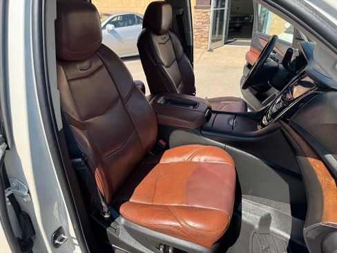 Used 2015 Cadillac Escalade Luxury AWD/4WD image 19