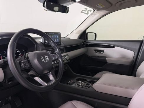 Used 2025 Honda Pilot EX-L image 4