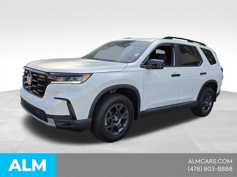 Used 2025 Honda Pilot TrailSport image 1