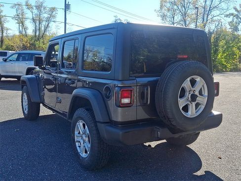 Used 2022 Jeep Wrangler Unlimited Sport image 8