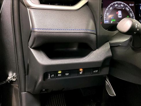 Used 2024 Toyota RAV4 SE image 30