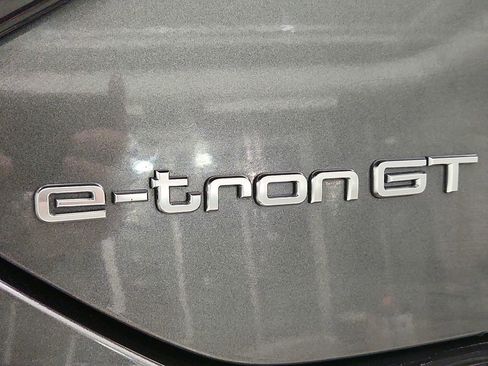 Used 2022 Audi e-tron GT Premium Plus image 36