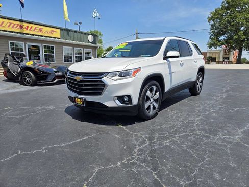 Used 2019 Chevrolet Traverse LT w/ LT Premium Package FWD image 3
