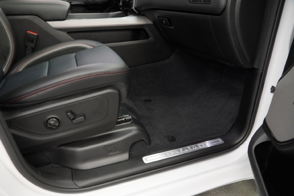 Used 2026 RAM 1500 Laramie AWD/4WD image 54