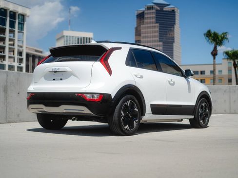 Used 2023 Kia Niro Wind FWD image 12
