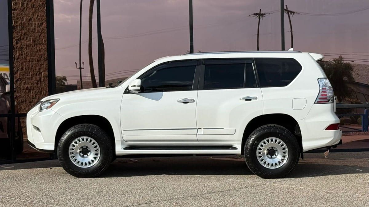 Used 2014 Lexus GX 460 w/ Premium Package AWD/4WD image 4