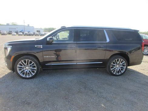New 2026 GMC Yukon XL Denali image 7
