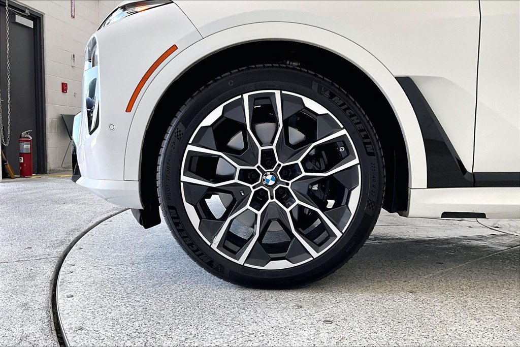 Used 2024 BMW X7 M60i AWD/4WD image 11