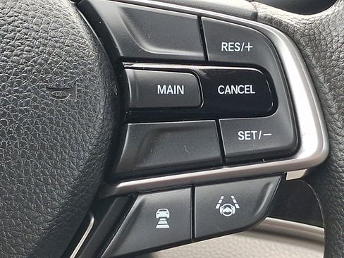 Used 2018 Honda Accord EX image 22