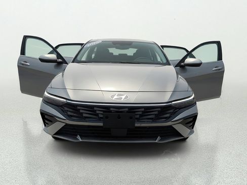 Used 2025 Hyundai Elantra SEL FWD image 10