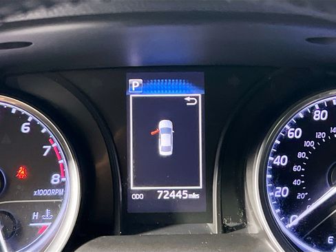 Used 2018 Toyota Camry SE w/ Moonroof Package FWD image 19