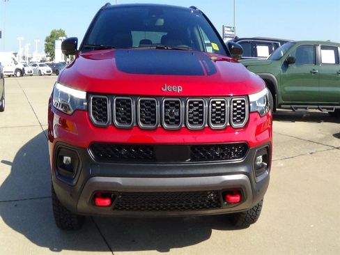 Certified 2024 Jeep Compass Trailhawk w/ Trailhawk Elite Group image 3