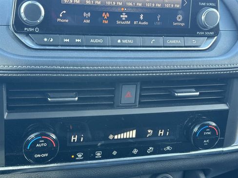 Used 2023 Nissan Rogue SV image 31