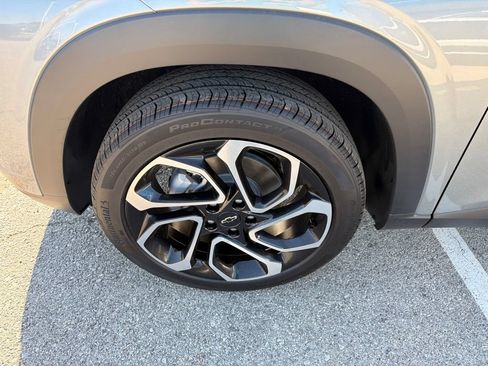 New 2026 Chevrolet Trax RS w/ Sunroof Package FWD image 9