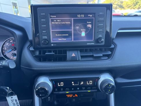 Used 2022 Toyota RAV4 LE image 27