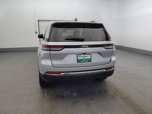 Used 2023 Jeep Grand Cherokee Laredo image 6