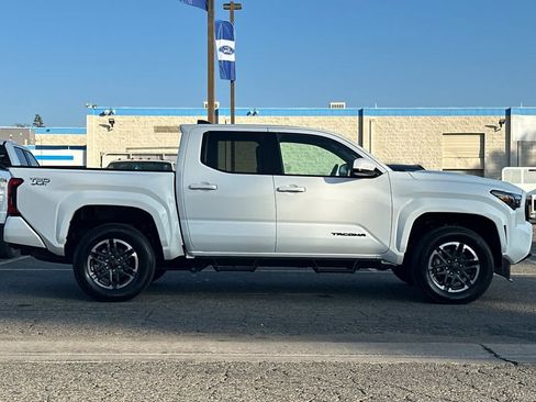 Used 2024 Toyota Tacoma TRD Sport image 9