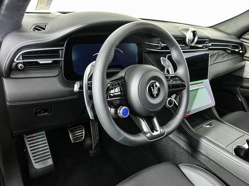 New 2025 Maserati Grecale Trofeo image 7