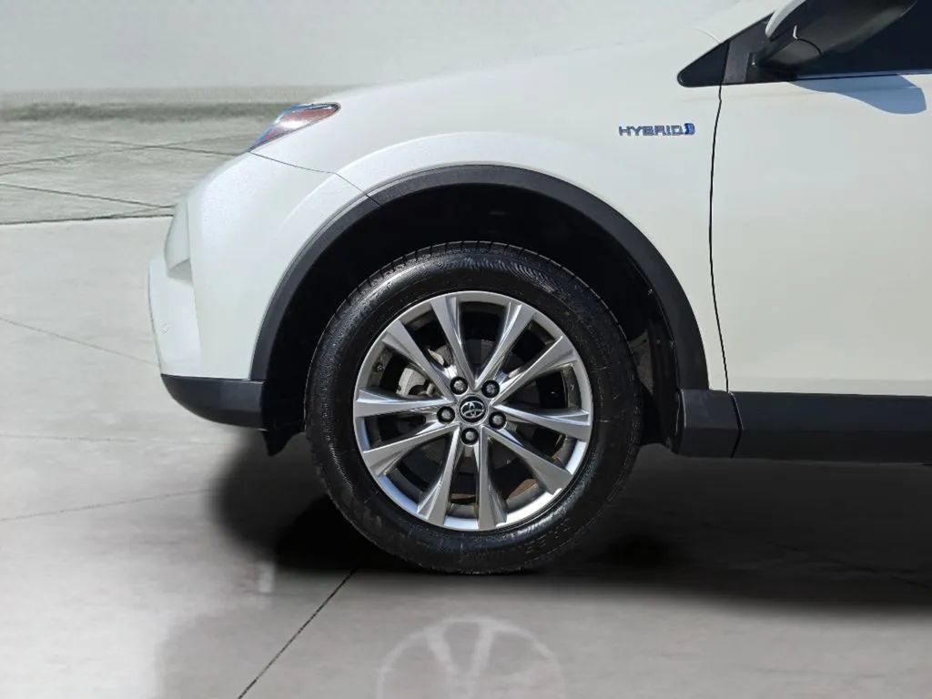 Used 2018 Toyota RAV4 Limited AWD/4WD image 28