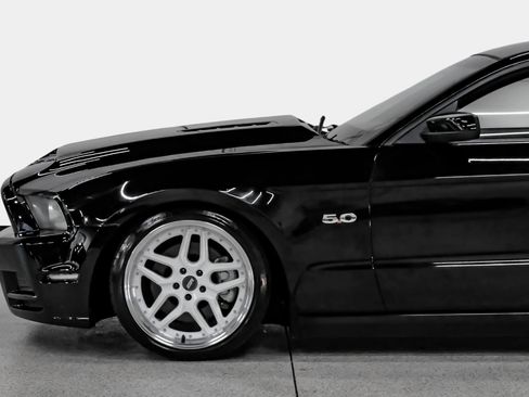 Used 2013 Ford Mustang GT Premium w/ Electronics Pkg RWD image 16