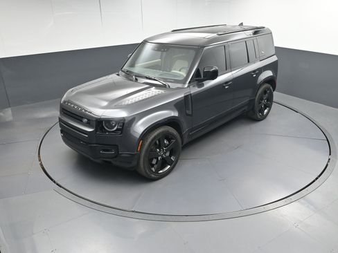 Used 2023 Land Rover Defender 110 X-Dynamic SE image 33