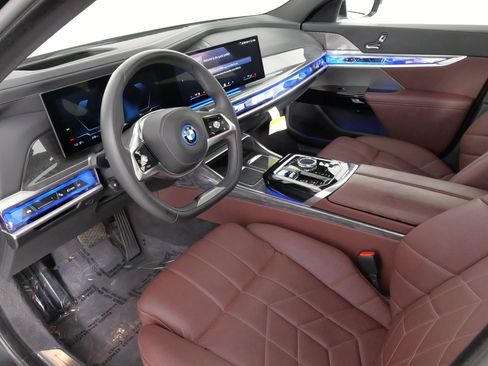 Used 2024 BMW i7 xDrive60 w/ Executive Package image 27