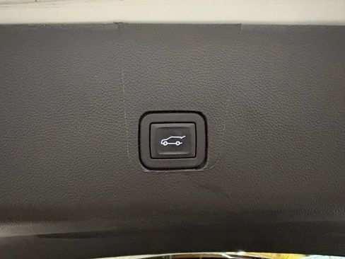 Used 2023 Chevrolet Traverse High Country AWD/4WD image 10