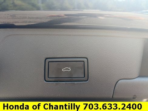 Used 2024 Volkswagen Atlas Cross Sport SE AWD/4WD image 28