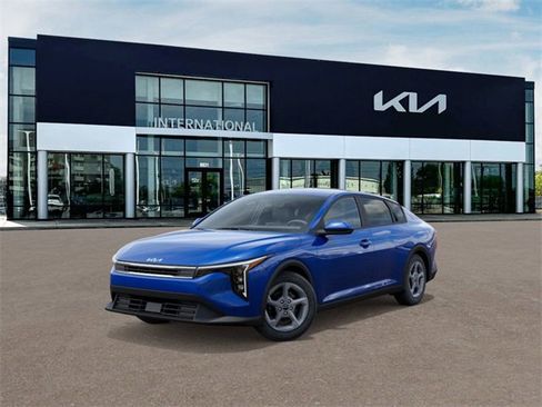New 2025 Kia K4 LXS image 1