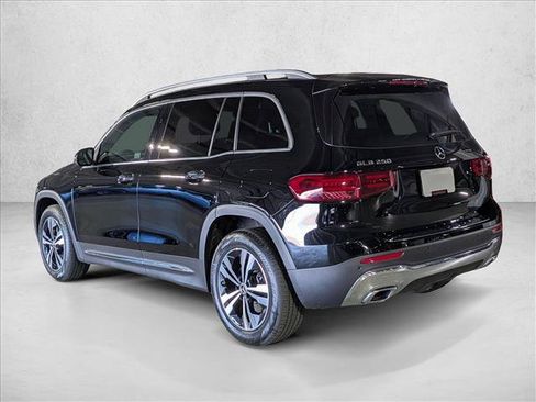 Certified 2025 Mercedes-Benz GLB 250 image 11
