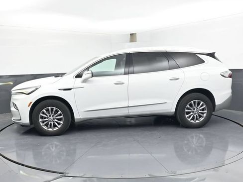 Used 2023 Buick Enclave Essence FWD image 4