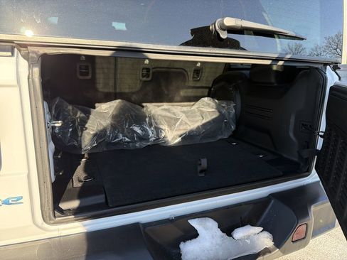 Used 2024 Jeep Wrangler Unlimited w/ Convenience Group image 30