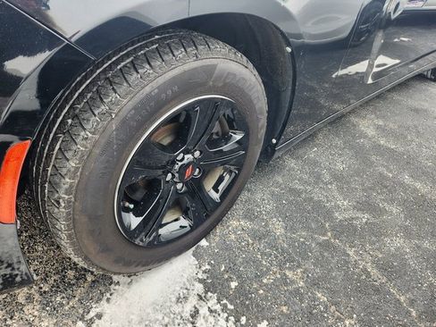 Used 2018 Dodge Charger SXT image 23
