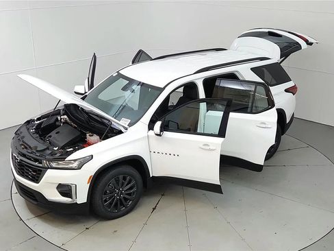Used 2023 Chevrolet Traverse RS FWD image 41