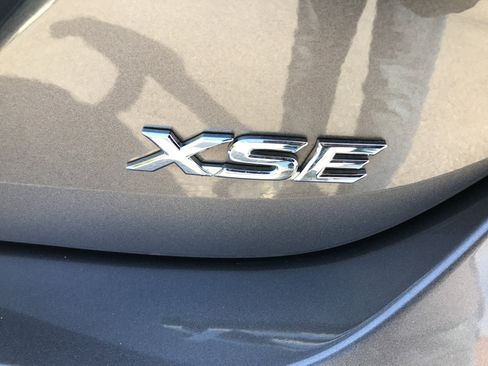 Used 2018 Toyota Camry XSE image 9