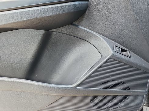 Used 2024 Volkswagen Taos SE image 33