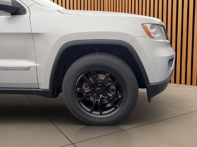 Used 2012 Jeep Grand Cherokee Laredo w/ Laredo E Group AWD/4WD image 7