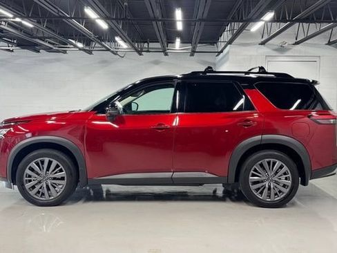 Used 2024 Nissan Pathfinder SL w/ SL Premium Package AWD/4WD image 2