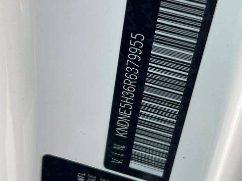 Used 2024 Kia Carnival SX Prestige image 31